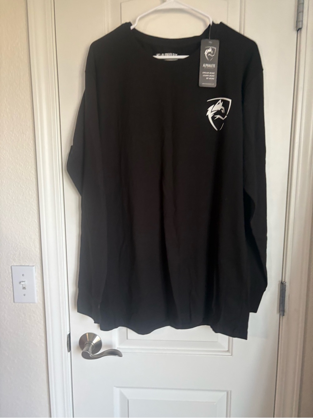 Alphalete Men’s Long Sleeve NWT Performance Fit With Graphic - Size L